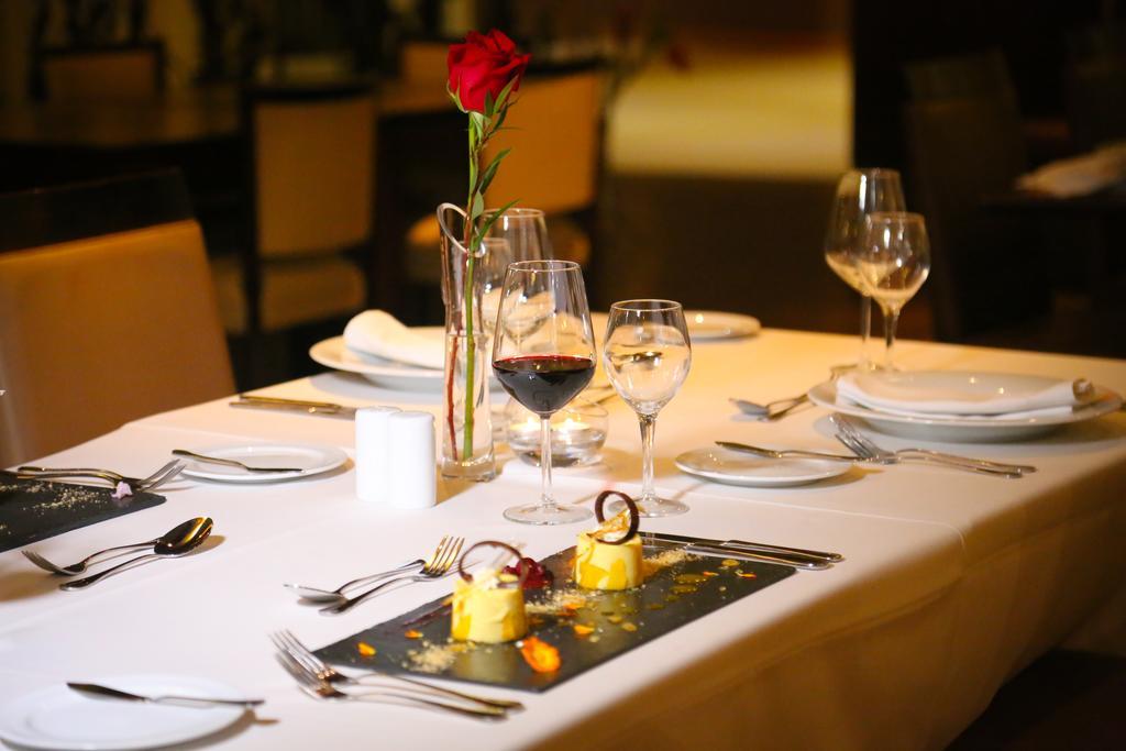 Mds Hotel Calama Exterior photo A restaurant table set for fine dining
