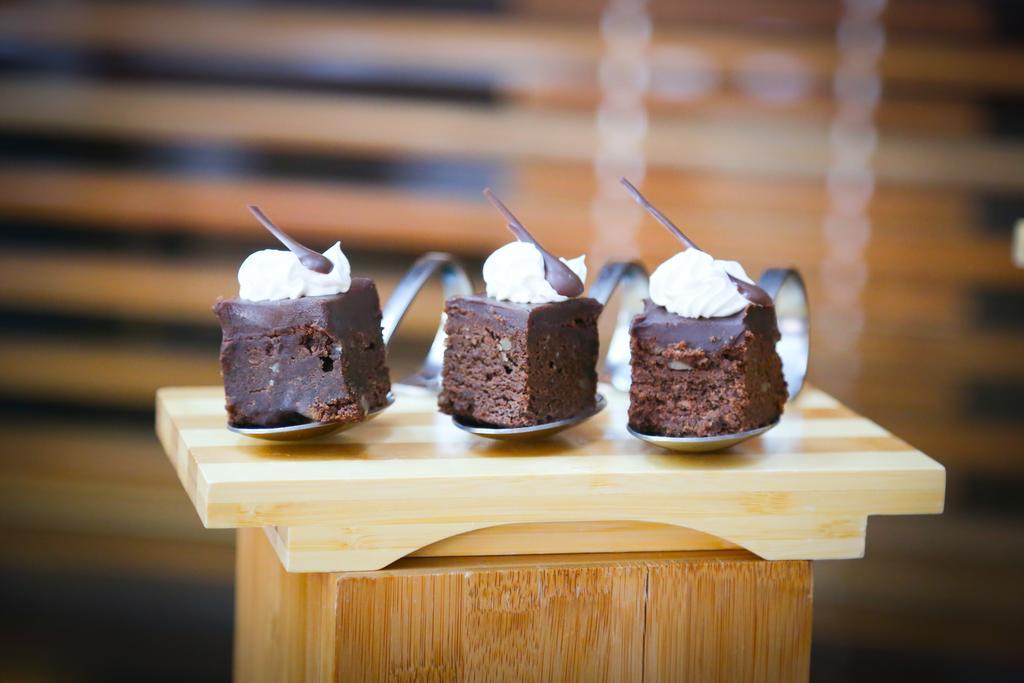 Mds Hotel Calama Exterior photo Chocolate cake