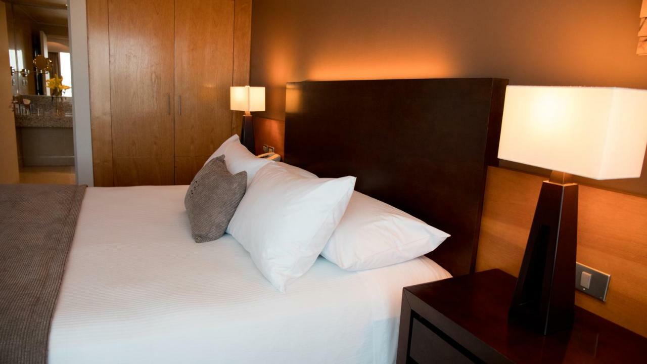 Mds Hotel Calama Exterior photo A bed with pillows