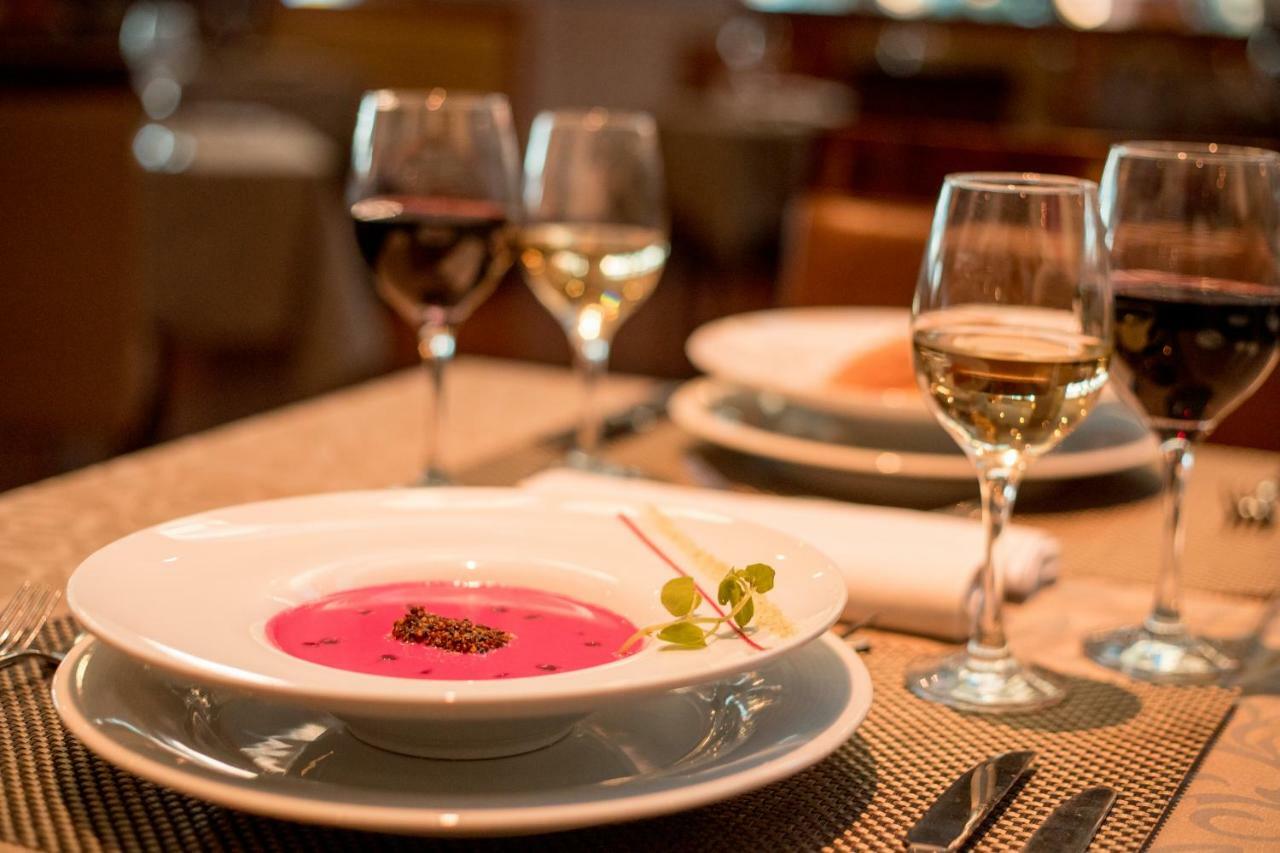 Mds Hotel Calama Exterior photo A meal at a restaurant