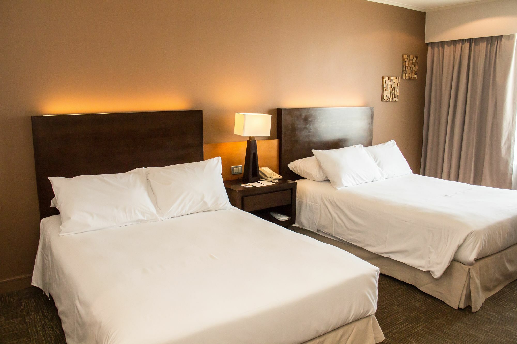 Mds Hotel Calama Exterior photo A room at the Hilton Garden Inn